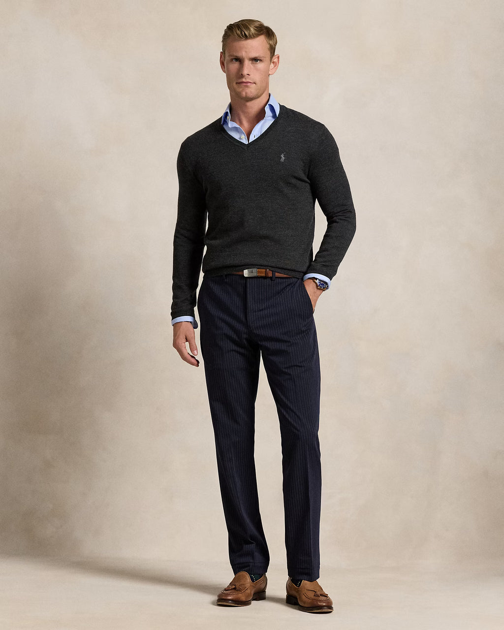 Jersey de lana lavable, corte ajustado y cuello en V