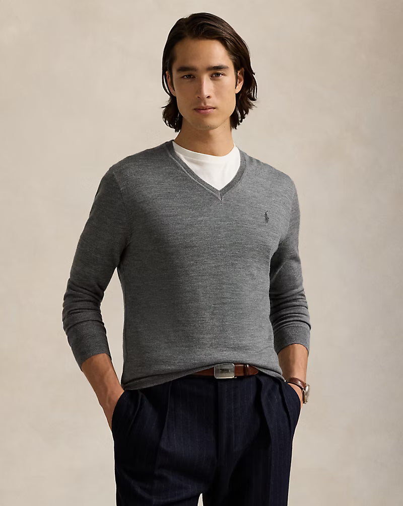 Jersey de lana lavable, corte ajustado y cuello en V