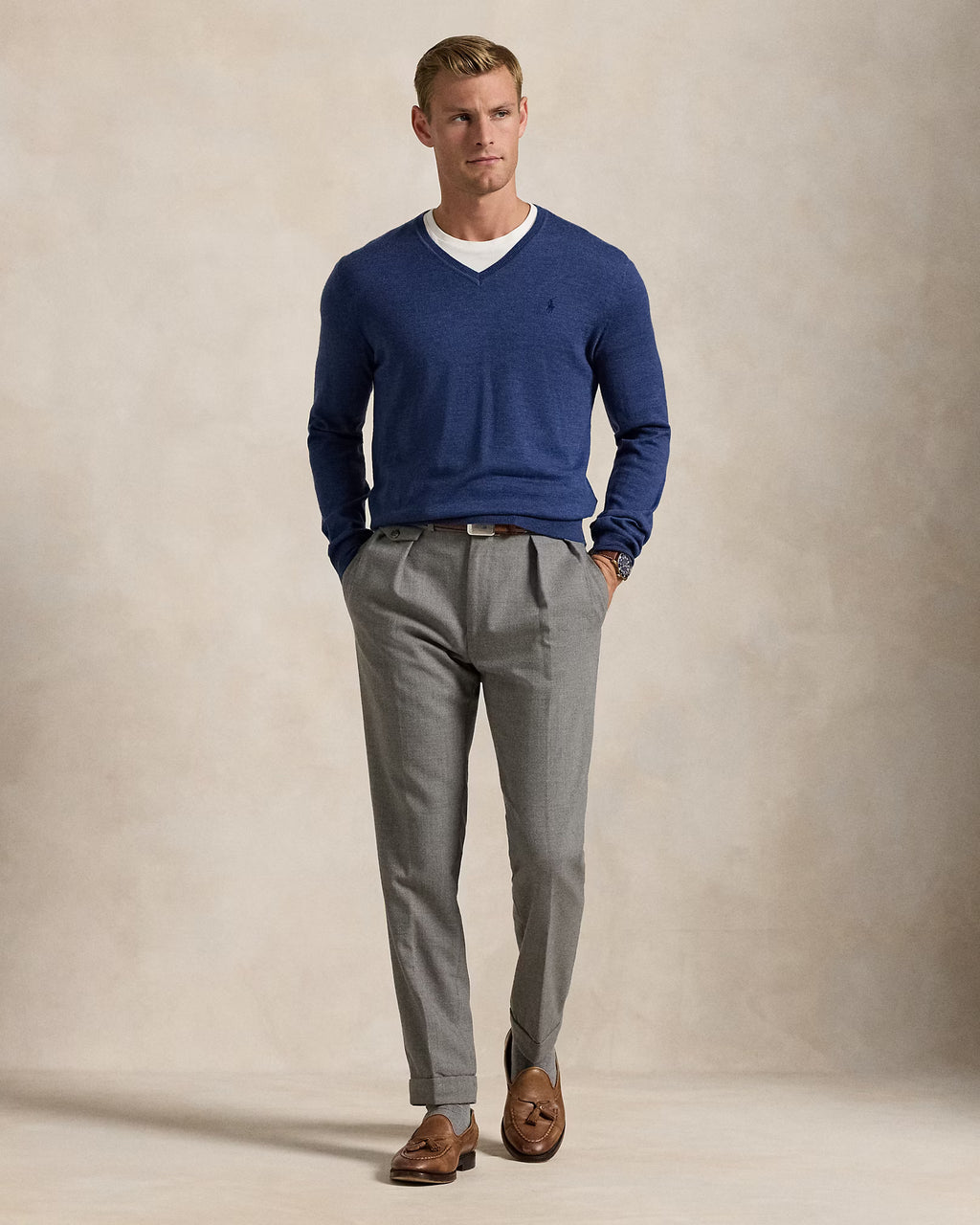 Jersey de lana lavable, corte ajustado y cuello en V