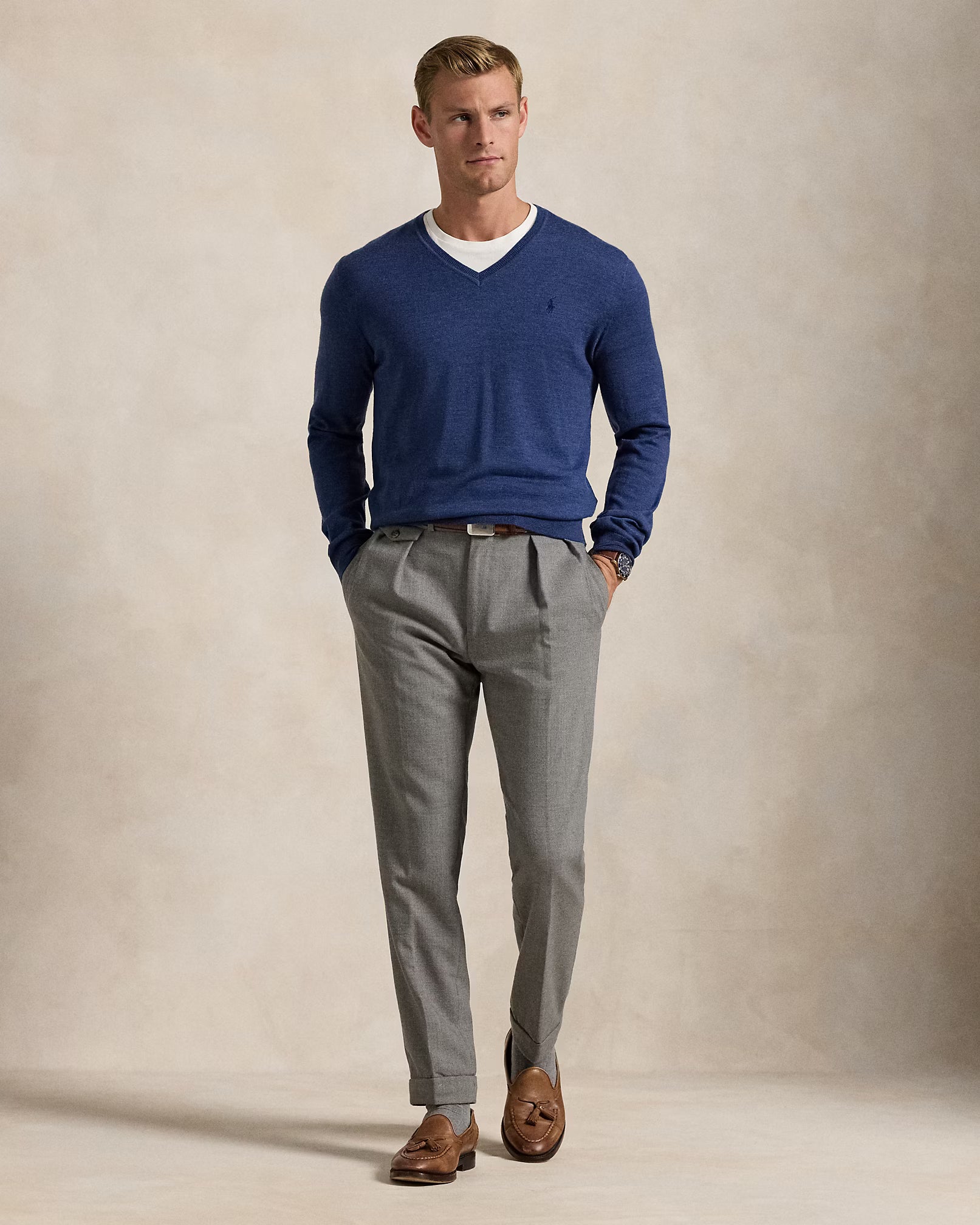 Jersey de lana lavable, corte ajustado y cuello en V
