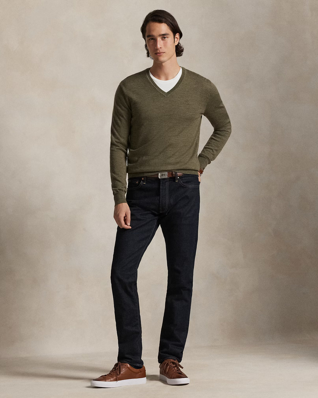 Jersey de lana lavable, corte ajustado y cuello en V